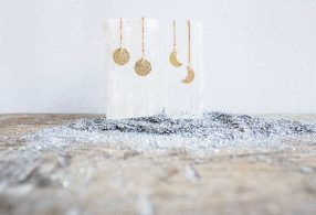 Fases Lunares con cadenita Pendientes / Earrings Fases Lunares con cadenita Pendientes / Earrings