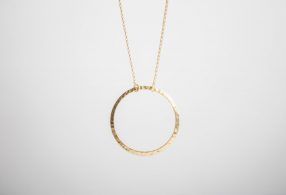 Fauna_y_Flora_Collar_Cosmos-13 Collar en forma de círculo que simboliza el Cosmos de Fauna y Flora joyería inspirada en la naturaleza