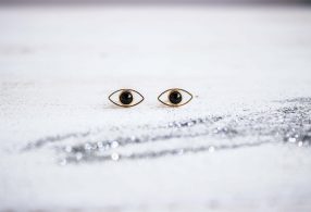 Fauna_y_Flora_Pendientes_Horus_ojo-3 Pendientes Ojo de Horus de Ónix - Fauna y Flora joyería inspirada en la naturaleza