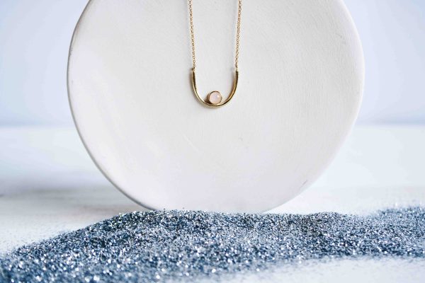Fauna y Flora collar Mama en forma de teta pecho diseñado con fines beneficos por el Día Mundial Contra el Cáncer de Mama
