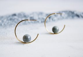 Fauna y Flora pendientes de aro y mineral Embrión