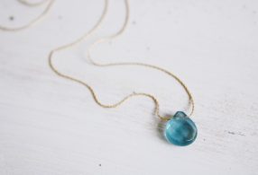 Colgante gota mineral Fluorita azul Rocío Colgante gota mineral Fluorita azul Rocío