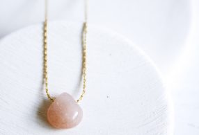 colgante-faunay-y-flora-gota-piedra-sol Colgante de mineral de Fauna y Flora hecho con una gota rosa de Piedra Sol