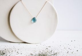 Fauna y Flora Colgante lagrima azul fluorita Fauna y Flora Colgante lagrima azul fluorita