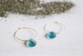 Pendientes aros con lágrima azul de fluorita Pendientes aros con lágrima azul de fluorita