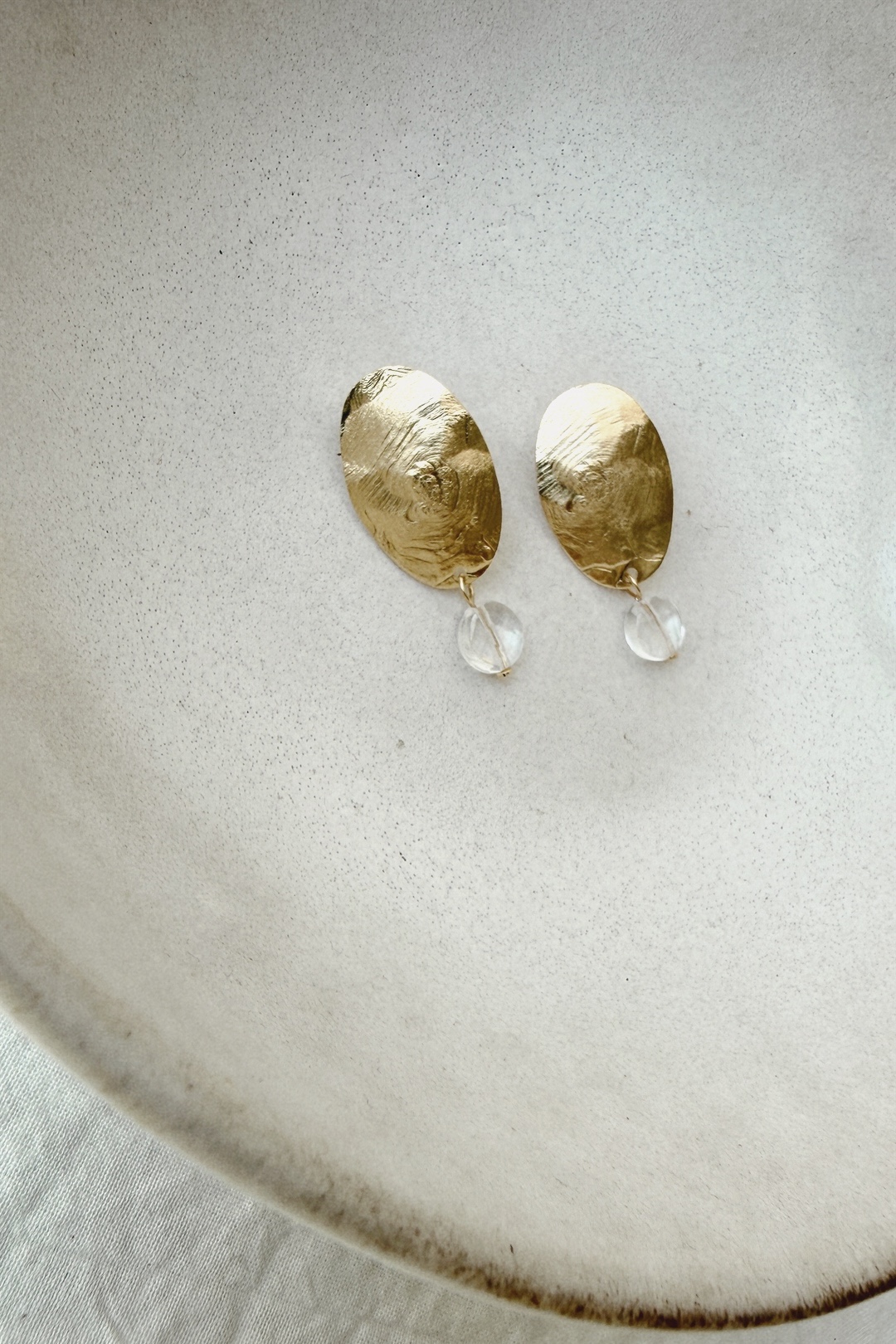 Pendientes dorados cuarzo Ida de Fauna y Flora