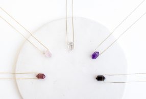 Colgante biterminado cuarzo cristal de roca Fana y Flora Artemis Colgante biterminado cuarzo cristal de roca Fana y Flora Artemis