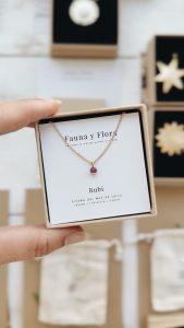 Collar personalizado piedra de nacimiento julio Rubi Fauna y Flora
