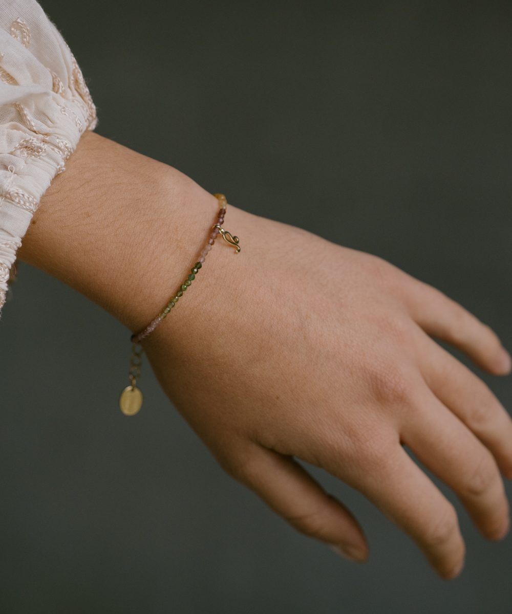 Pulseras piedras semipreciosas turmalinas personalizables inicial zodiaco de Fauna y Flora 3