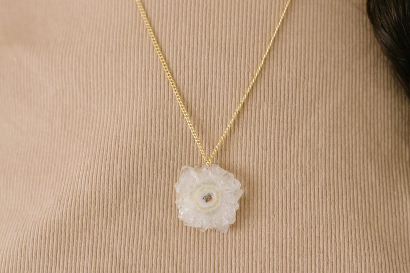 Colgante Crisantemo Cuarzo Solar de Fauna y Flora