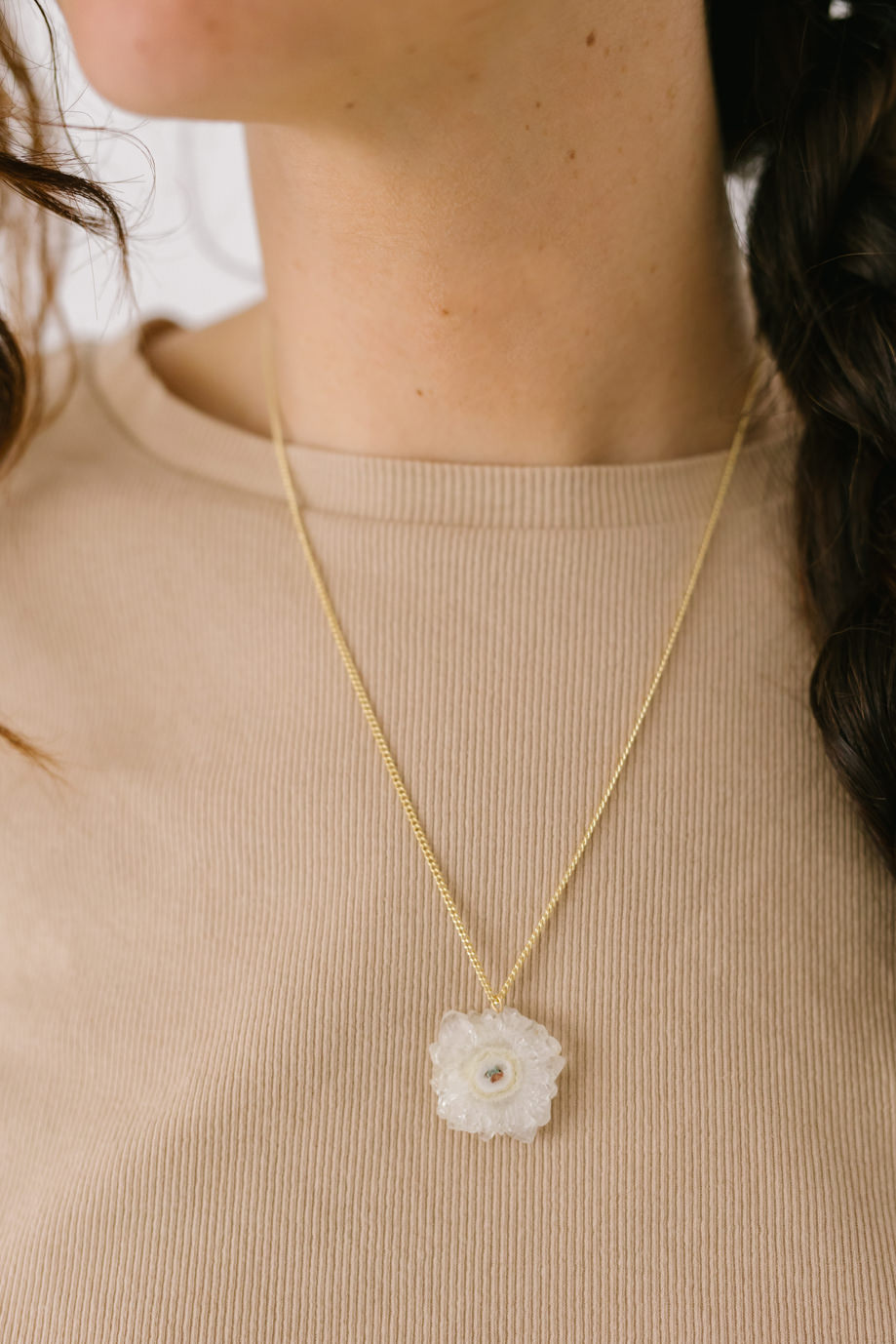 Colgante Crisantemo Cuarzo Solar de Fauna y Flora