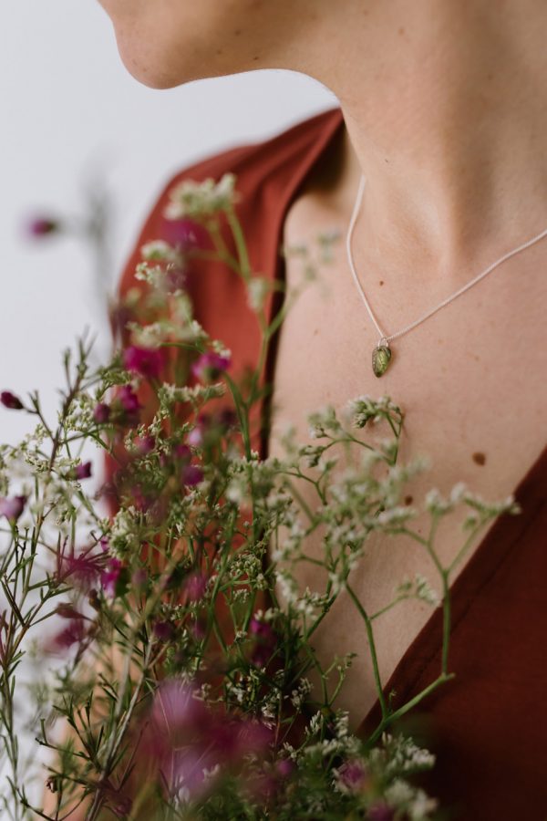 Collar hoja otoño de Turmalina rosa octubre de Fauna y Flora