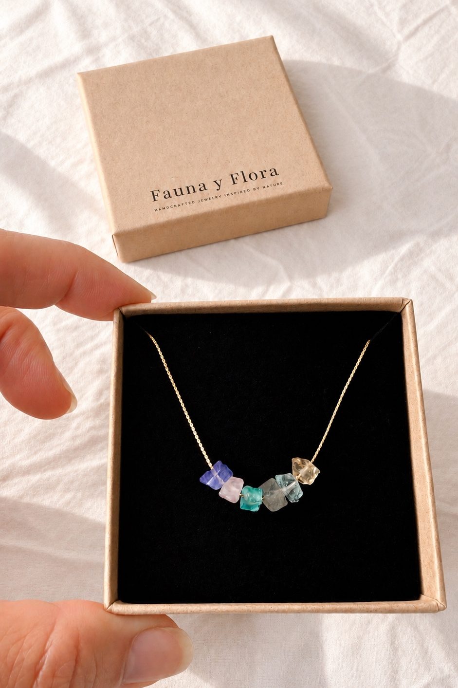 Collar personalizado piedras naturales Fauna y Flora